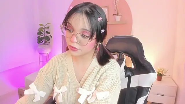 Clara Luu online show from June 7, 3:32 am