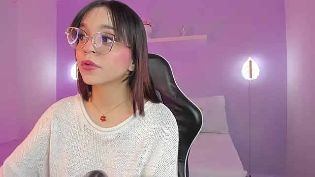 Clara Luu online show from June 13, 7:56 pm