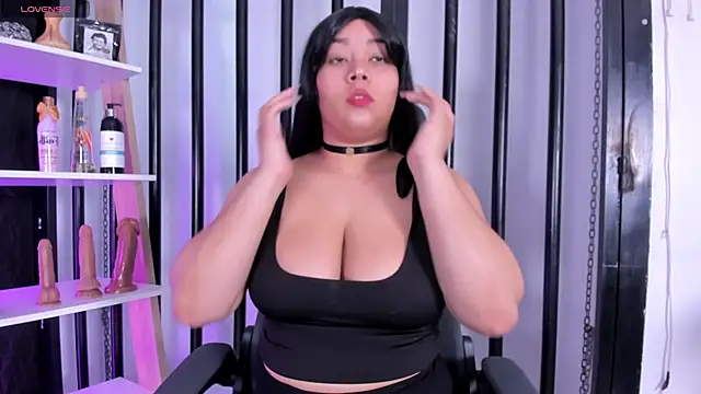 Snapshot of ThaliaBrooks_ chatting on October 4, 5:05 am ThaliaBrooks online show from October 4, 5:05 am