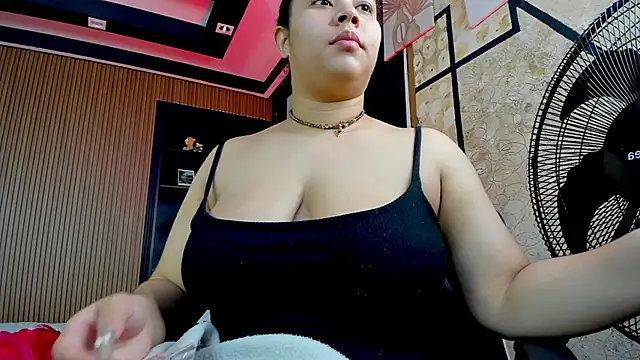 Snapshot of ThaliaBrooks_ chatting on December 5, 4:43 am ThaliaBrooks online show from December 5, 4:43 am