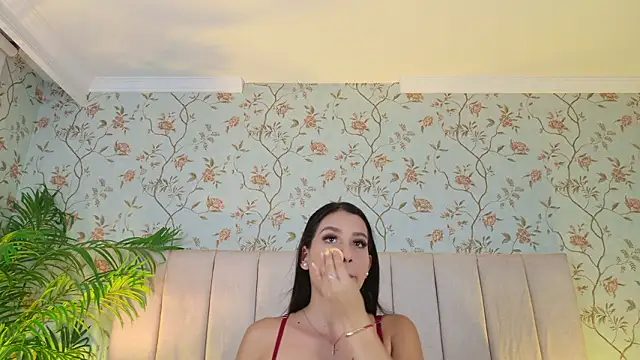 Snapshot of elsa_gb chatting on March 8, 3:43 am elsa gb online show from March 8, 3:43 am