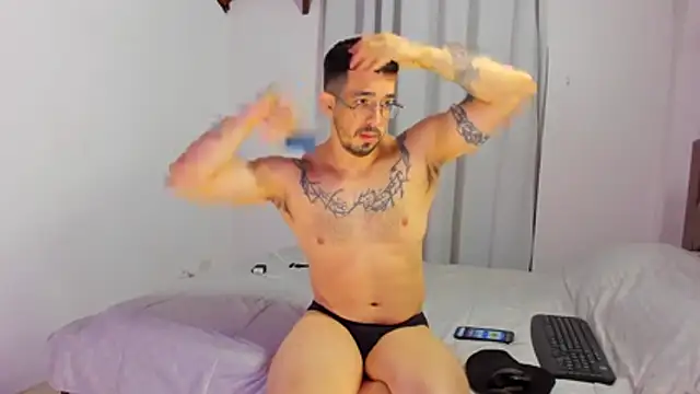 Snapshot of Hunter_Hoott chatting on December 1, 12:26 am Hunter Hoott online show from December 1, 12:26 am