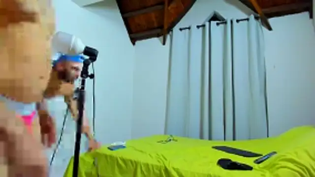 Snapshot of Hunter_Hoott chatting on December 14, 12:27 am Hunter Hoott online show from December 14, 12:27 am