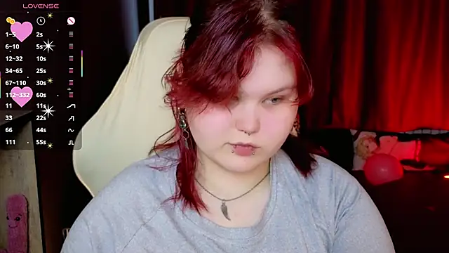 Snapshot of fillisfox_ chatting on April 9, 4:12 pm fillisfox online show from April 9, 4:12 pm