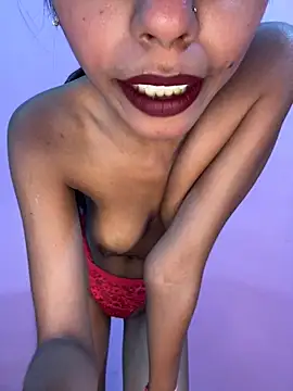 Snapshot of Small_Titss chatting on April 23, 5:52 am Small Titss online show from April 23, 5:52 am