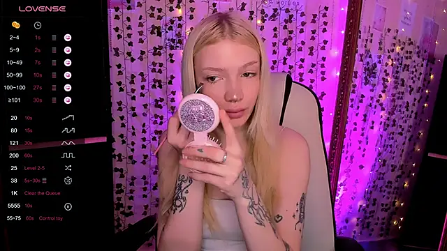 Snapshot of AnyaTaylor_ chatting on March 13, 2:18 am AnyaTaylor online show from March 13, 2:18 am