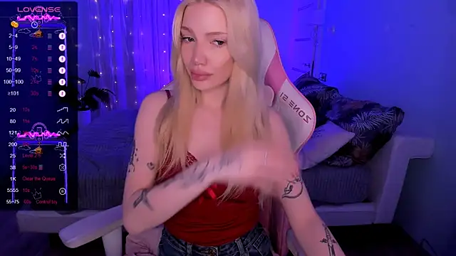 Snapshot of AnyaTaylor_ chatting on March 14, 2:06 am AnyaTaylor online show from March 14, 2:06 am