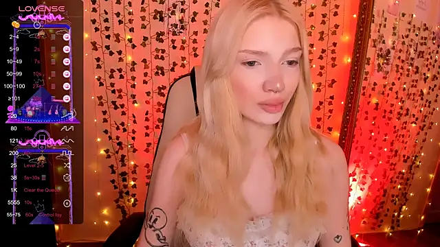 Snapshot of AnyaTaylor_ chatting on March 17, 2:16 am AnyaTaylor online show from March 17, 2:16 am