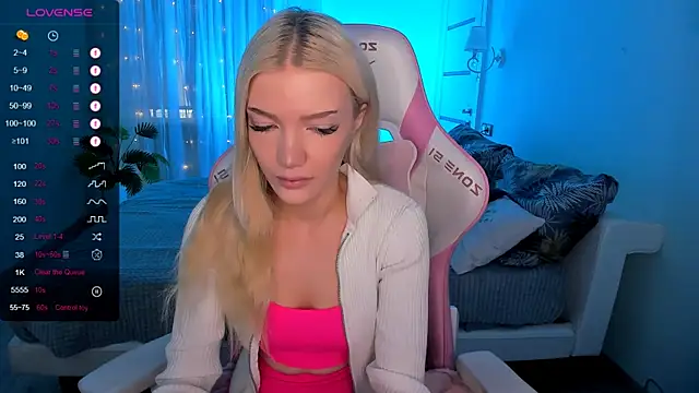 Snapshot of AnyaTaylor_ chatting on March 21, 2:16 am AnyaTaylor online show from March 21, 2:16 am