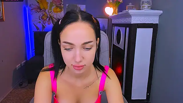 Snapshot of Sofyy_Bradd chatting on September 11, 6:24 am Sofyy Bradd online show from September 11, 6:24 am
