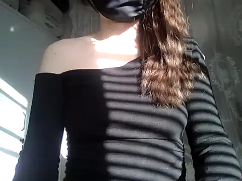 Snapshot of Mia_8 chatting on January 6, 7:45 am Mia 8 online show from January 6, 7:45 am