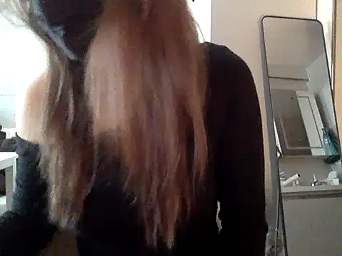 Snapshot of Mia_8 chatting on March 19, 2:26 am Mia 8 online show from March 19, 2:26 am