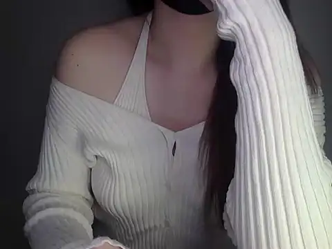 Snapshot of Mia_8 chatting on April 9, 5:29 pm Mia 8 online show from April 9, 5:29 pm