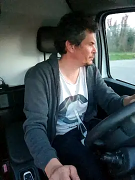 Snapshot of twitshe chatting on February 24, 5:33 pm twitshe online show from February 24, 5:33 pm