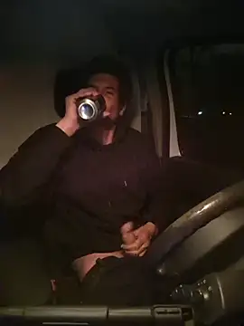 Snapshot of twitshe chatting on March 9, 6:45 pm twitshe online show from March 9, 6:45 pm