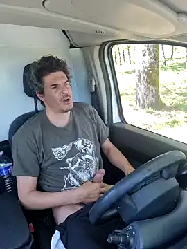 Snapshot of twitshe chatting on April 6, 12:28 pm twitshe online show from April 6, 12:28 pm