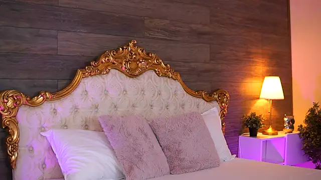 EllieRedd online show from October 13, 8:58 am