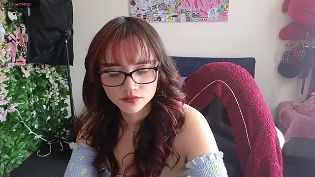 Snapshot of MiaVelvetDoll chatting on April 21, 1:50 pm MiaVelvetDoll online show from April 21, 1:50 pm