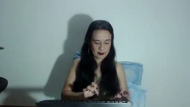 Snapshot of Aileendarkhot chatting on February 25, 4:11 am Aileendarkhot online show from February 25, 4:11 am