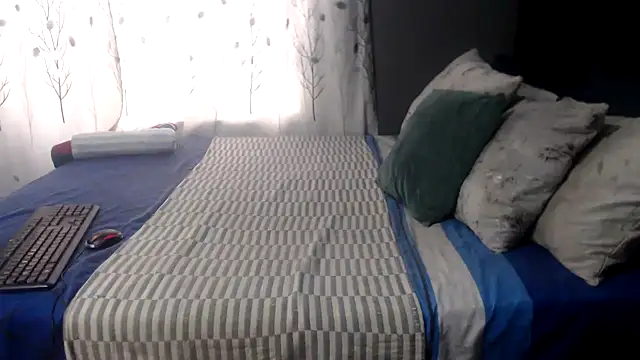 SEXYHUGEASS21 online show from October 20, 7:42 am