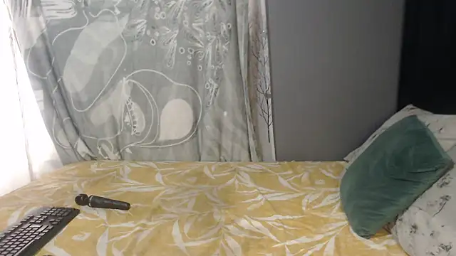 SEXYHUGEASS21 online show from November 18, 7:13 am