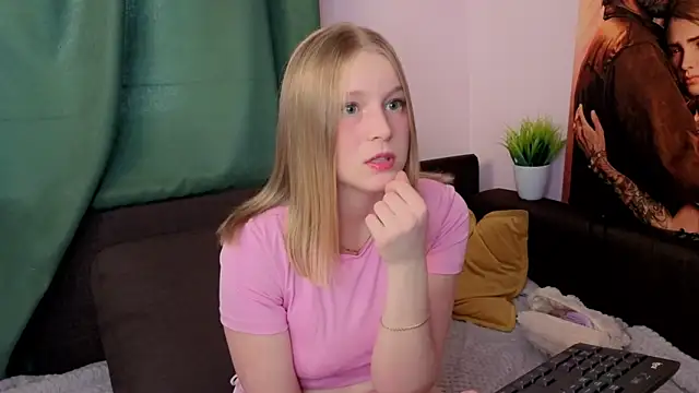 Snapshot of VondaHollars chatting on September 12, 9:09 am VondaHollars online show from September 12, 9:09 am