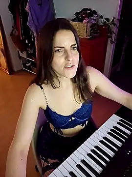 BelleFelicitas online show from November 28, 6:10 pm