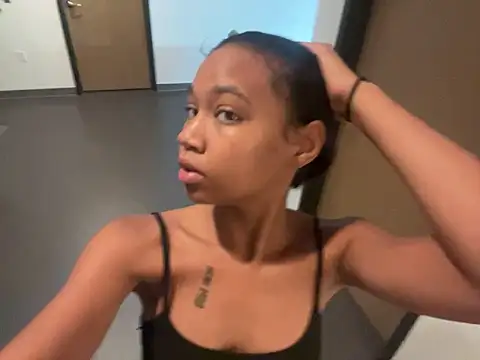 Snapshot of luvrgrllani chatting on October 4, 5:44 pm luvrgrllani online show from October 4, 5:44 pm