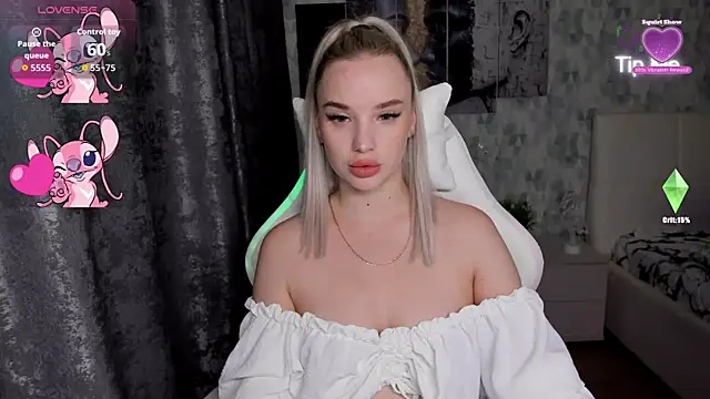 Snapshot of KiraKrox chatting on September 13, 4:40 pm KiraKrox online show from September 13, 4:40 pm