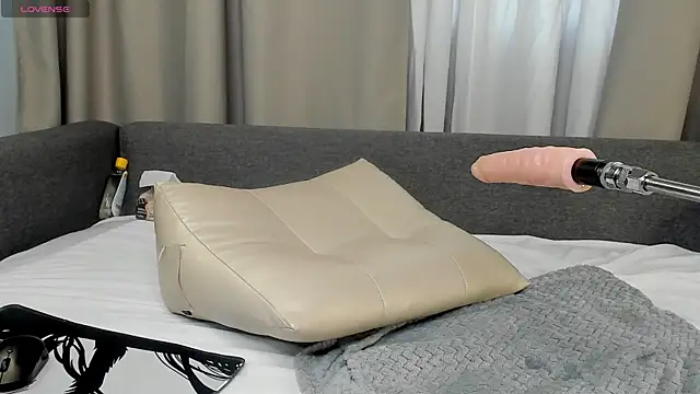 Snapshot of YourloveKetrin chatting on March 27, 8:26 am YourloveKetrin online show from March 27, 8:26 am