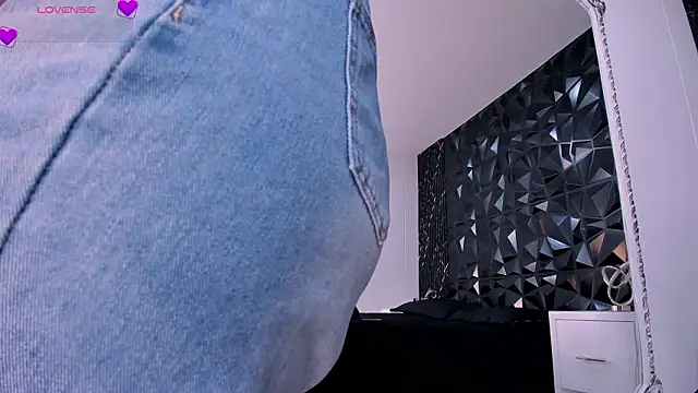 ChannelWhite  online show from March 10, 9:42 pm