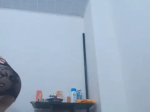 Snapshot of natashat_lorent chatting on October 2, 1:12 am natashat lorent online show from October 2, 1:12 am