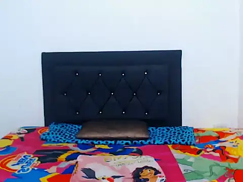 Snapshot of natashat_lorent chatting on November 29, 10:24 pm natashat lorent online show from November 29, 10:24 pm