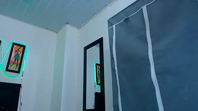 Snapshot of natashat_lorent chatting on April 5, 11:51 am natashat lorent online show from April 5, 11:51 am