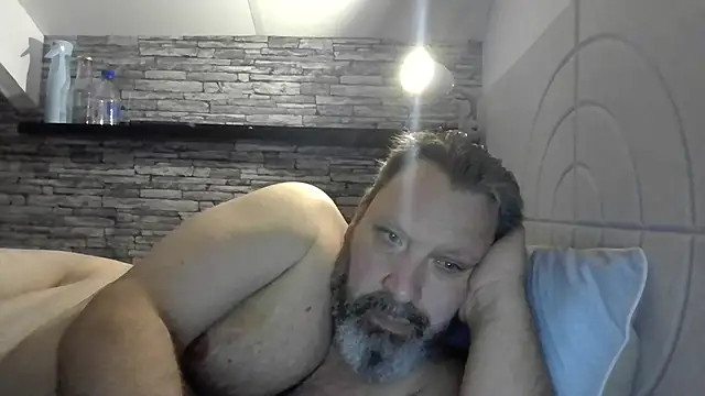 Snapshot of BigMan738@xh chatting on June 22, 10:40 pm BigMan738xh online show from June 22, 10:40 pm