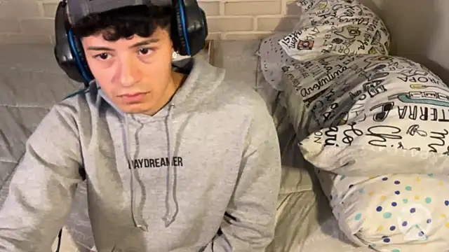 Snapshot of feeelipe2007 chatting on February 15, 7:21 pm feeelipe2007 online show from February 15, 7:21 pm