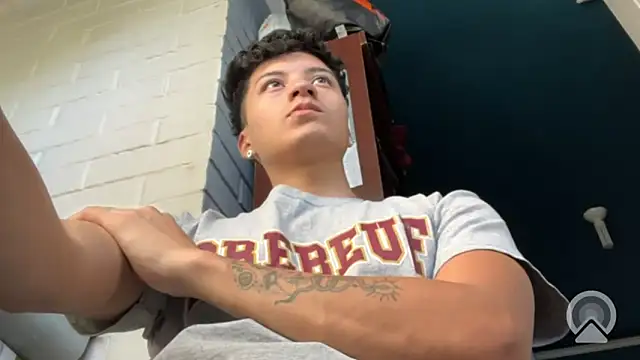 Snapshot of feeelipe2007 chatting on February 16, 10:17 pm feeelipe2007 online show from February 16, 10:17 pm