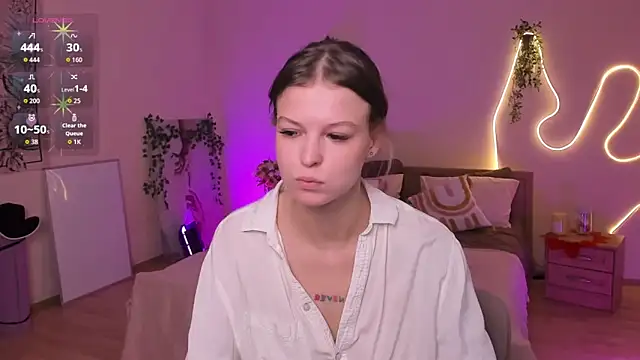 Lisa Blossom online show from July 10, 5:01 am