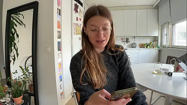 Scorpion Peach online show from September 17, 10:17 am