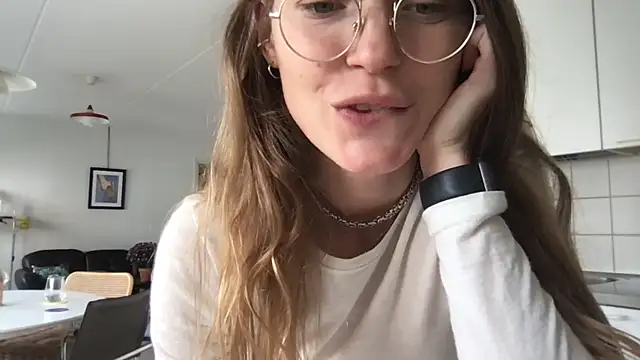 Scorpion Peach online show from September 18, 9:22 am