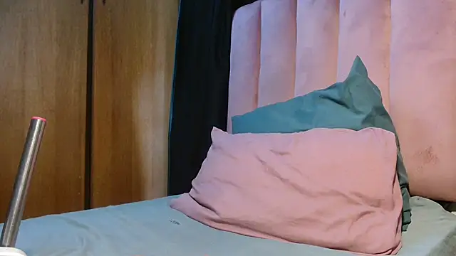 RoxyLuv77 online show from September 27, 5:01 am