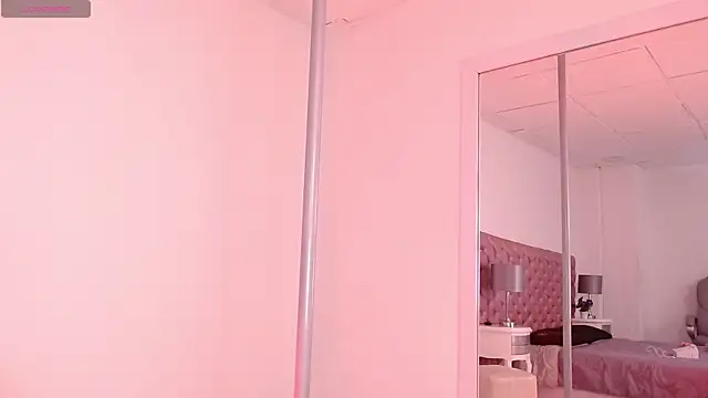 Snapshot of Coralgh_ chatting on September 23, 8:23 pm Coralgh  online show from September 23, 8:23 pm