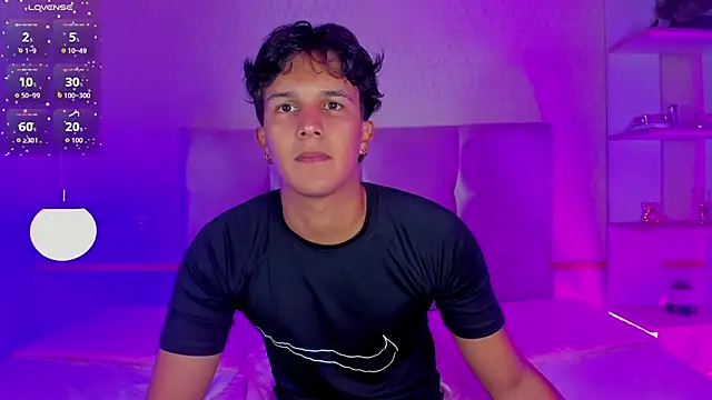 Snapshot of Leo_Savage_ chatting on September 25, 4:27 am Leo Savage online show from September 25, 4:27 am