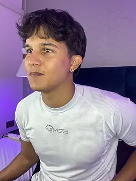 Snapshot of Leo_Savage_ chatting on October 5, 3:49 am Leo Savage online show from October 5, 3:49 am