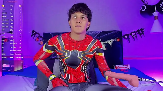 Snapshot of Leo_Savage_ chatting on October 27, 4:05 am Leo Savage online show from October 27, 4:05 am