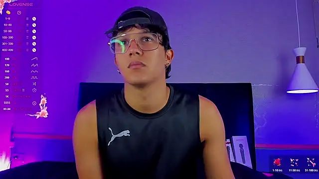 Snapshot of Leo_Savage_ chatting on November 4, 4:11 am Leo Savage online show from November 4, 4:11 am