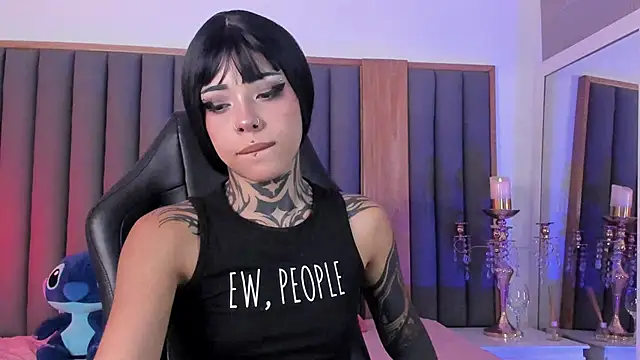 misstomie  online show from November 11, 4:18 pm