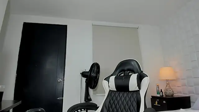 yulitza1025 online show from March 24, 12:10 pm