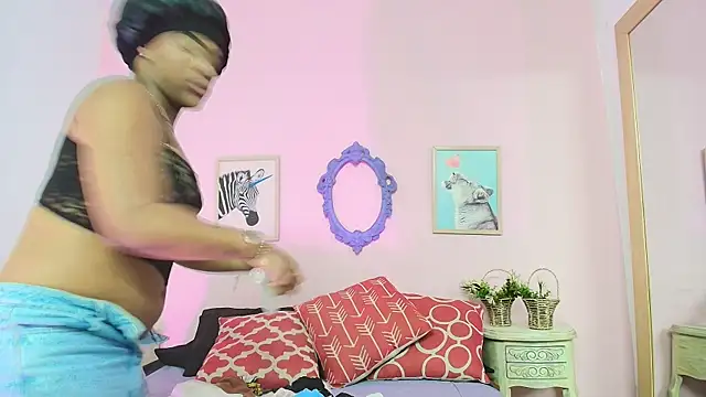 Nahomi Rivera online show from October 3, 12:46 pm