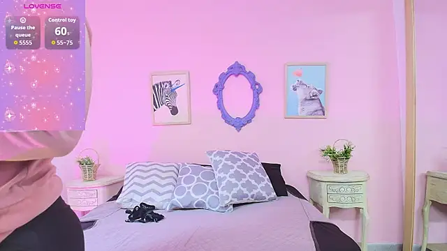 Nahomi Rivera online show from October 9, 12:47 pm